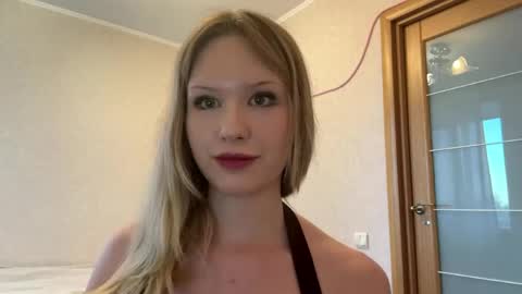 Snapshot of mollieadamek chatting on 10, 5, 2026 Lisa online show from 10, 5, 2026