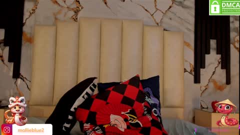 Hey Guys  Im Mollie online show from 31, 1, 2025