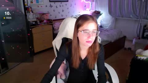 Molly Prvt is open online show from 9, 10, 2025