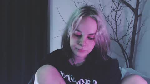 Molly Crow online show from 31, 1, 2025