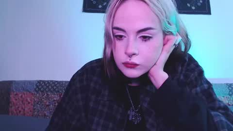 Molly Crow online show from 6, 2, 2025