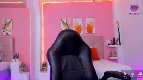 Snapshot of molly_h0t chatting on 20, 10, 2025 online show from 20, 10, 2025