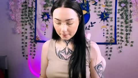 molly_kisss online show from 15, 4, 2026