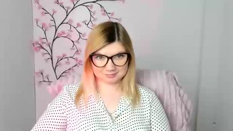 Snapshot of molly_moree chatting on 1, 2, 2026 Molly online show from 1, 2, 2026