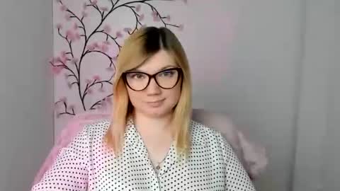 Molly online show from 14, 4, 2026