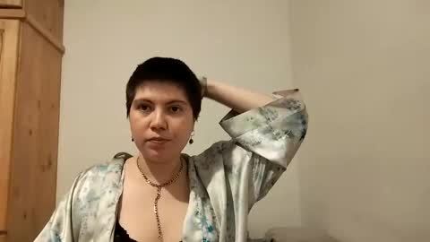 Molly Pop online show from 6, 11, 2025