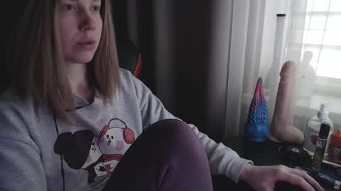 I have new photos come and see with love Molly online show from 8, 3, 2025