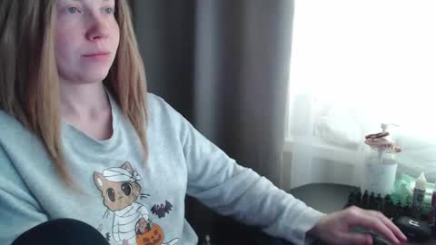 I have new photos come and see with love Molly online show from 15, 9, 2025