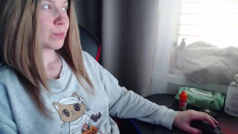 I have new photos come and see with love Molly online show from 29, 10, 2025