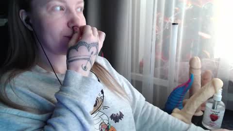 I have new photos come and see with love Molly online show from 12, 3, 2026