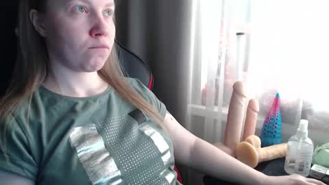 I have new photos come and see with love Molly online show from 18, 3, 2026