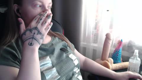 I have new photos come and see with love Molly online show from 21, 3, 2026