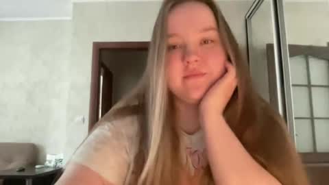 Snapshot of mollyas chatting on 9, 7, 2026 Alice online show from 9, 7, 2026