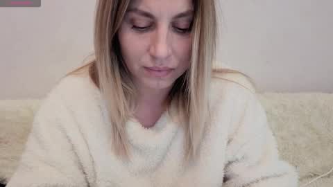 Snapshot of mollyforyou chatting on 10, 1, 2026 Nica follow me online show from 10, 1, 2026