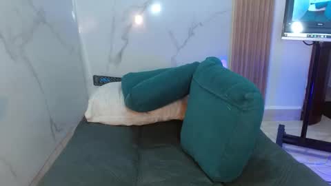  MOLLY  GUNSG online show from 16, 12, 2025