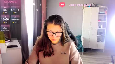 Snapshot of mollylollipop20 chatting on 19, 9, 2025 KIRA online show from 19, 9, 2025