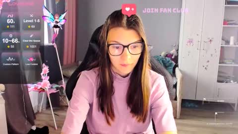 Snapshot of mollylollipop20 chatting on 6, 10, 2025 KIRA online show from 6, 10, 2025