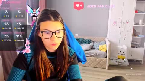 Snapshot of mollylollipop20 chatting on 13, 10, 2025 KIRA online show from 13, 10, 2025