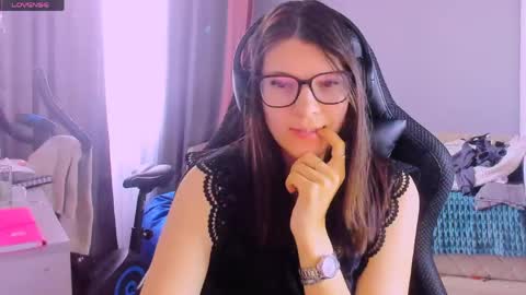  KIRA  online show from 30, 4, 2026