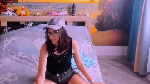 Snapshot of mollylollipop20 chatting on 15, 6, 2026 KIRA online show from 15, 6, 2026