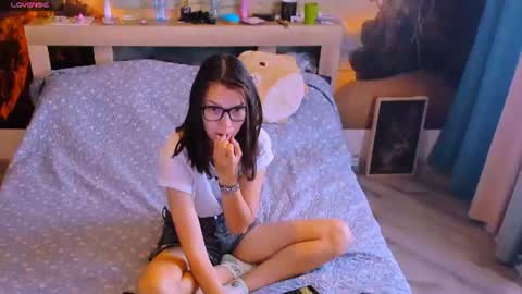 Snapshot of mollylollipop20 chatting on 8, 7, 2026 KIRA online show from 8, 7, 2026