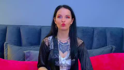 Snapshot of mollymillsen chatting on 4, 11, 2025 Molly online show from 4, 11, 2025