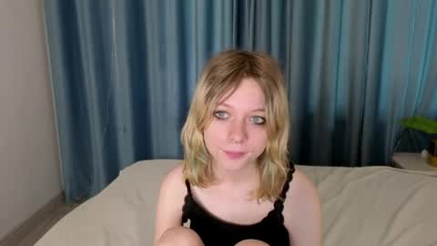 Snapshot of mollysally chatting on 24, 4, 2026 mollysally online show from 24, 4, 2026