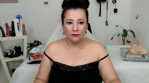 Snapshot of mom_17 chatting on 8, 11, 2025 Celeste online show from 8, 11, 2025