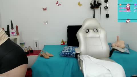 Snapshot of mom_17 chatting on 18, 12, 2025 Celeste online show from 18, 12, 2025