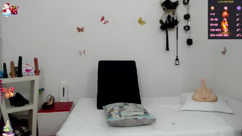 Snapshot of mom_17 chatting on 6, 1, 2026 Celeste online show from 6, 1, 2026