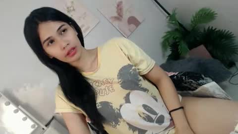 MOMIKHEM online show from 10, 3, 2026