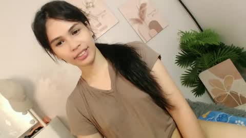 Snapshot of momi_khem019 chatting on 18, 6, 2026 MOMIKHEM online show from 18, 6, 2026