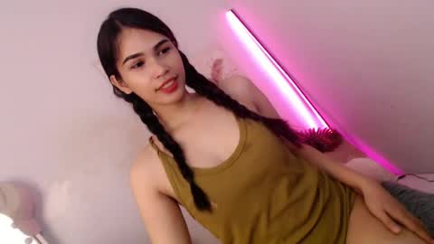 Snapshot of momi_khem019 chatting on 22, 7, 2026 MOMIKHEM online show from 22, 7, 2026