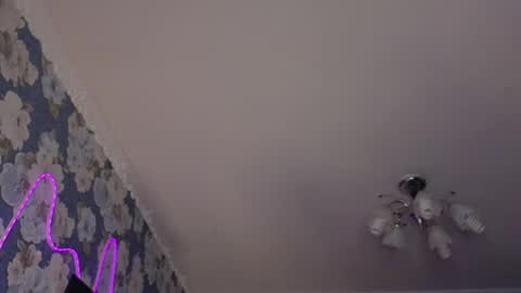 Snapshot of momiji_i chatting on 18, 5, 2026 Leah online show from 18, 5, 2026