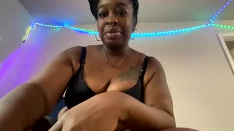 Snapshot of mommybud07 chatting on 9, 7, 2026 THiKKUMZ online show from 9, 7, 2026