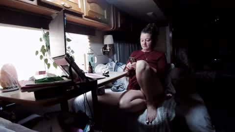Mommys Edge Camp online show from 3, 8, 2026