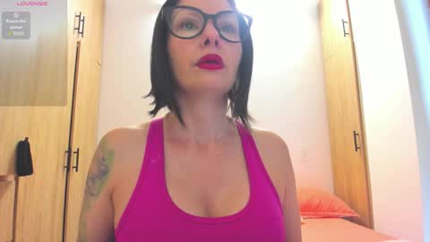 Snapshot of mommyfuckmilf_ chatting on 24, 11, 2025 Anny online show from 24, 11, 2025