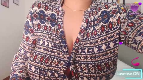 Snapshot of mommyissuess_ chatting on 6, 2, 2025 Daphne  online show from 6, 2, 2025