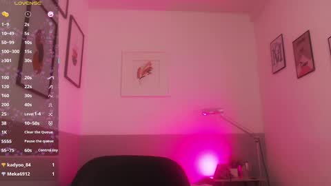 Snapshot of mommyissuess_ chatting on 13, 2, 2025 Daphne  online show from 13, 2, 2025