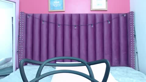 Snapshot of mommyissuess_ chatting on 15, 2, 2025 Daphne  online show from 15, 2, 2025