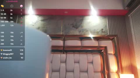 Snapshot of mommyissuess_ chatting on 20, 2, 2025 Daphne  online show from 20, 2, 2025