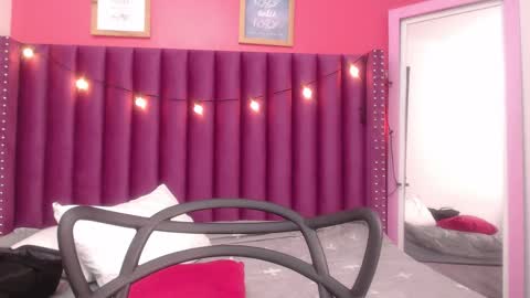 Snapshot of mommyissuess_ chatting on 26, 2, 2025 Daphne  online show from 26, 2, 2025