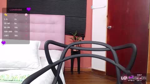 Snapshot of mommyissuess_ chatting on 7, 3, 2025 Daphne  online show from 7, 3, 2025