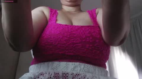 Snapshot of mommyissuess_ chatting on 8, 10, 2025 Daphne  online show from 8, 10, 2025