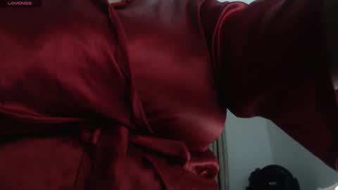 Snapshot of mommyissuess_ chatting on 29, 10, 2025 Daphne  online show from 29, 10, 2025