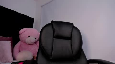 Momo  online show from 28, 2, 2026