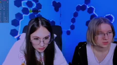 Mona  online show from 14, 12, 2025