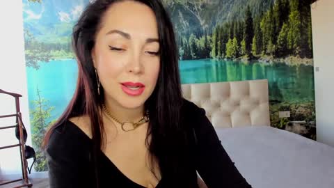 monica_weisss online show from 22, 1, 2025
