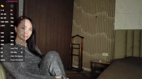 monica_weisss online show from 25, 4, 2026