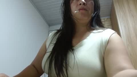 Snapshot of monickhotpri chatting on 17, 7, 2026 monickhotpri online show from 17, 7, 2026